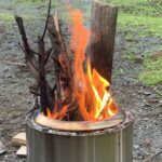 キャンプ場に落ちている乾いていない薪でも関係なしに燃やしてしまいます。
